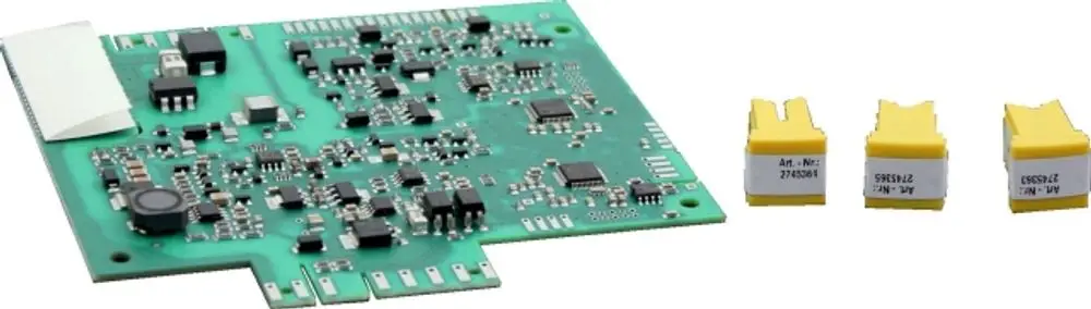 Grüne Leiterplatte mit verschiedenen elektronischen Bauteilen und drei gelben Steckerkomponenten, zugehörig zu einem Wolf Gasfeuerungsautomaten.